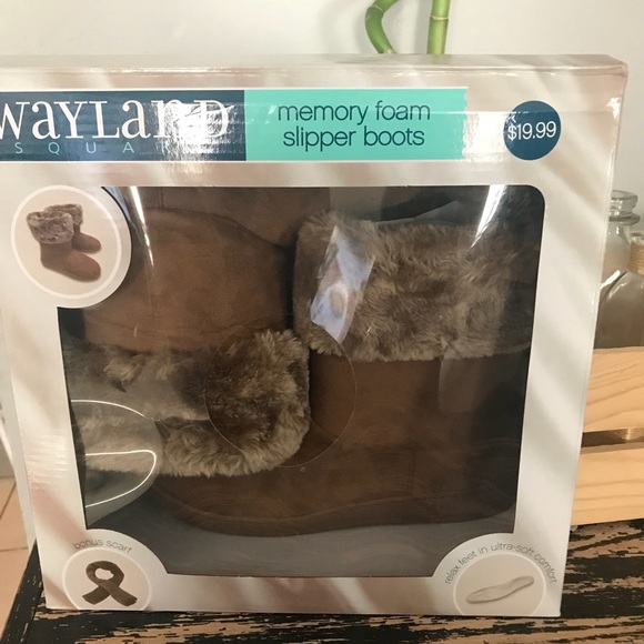 Winter boots with scarf - Picture 1 of 4